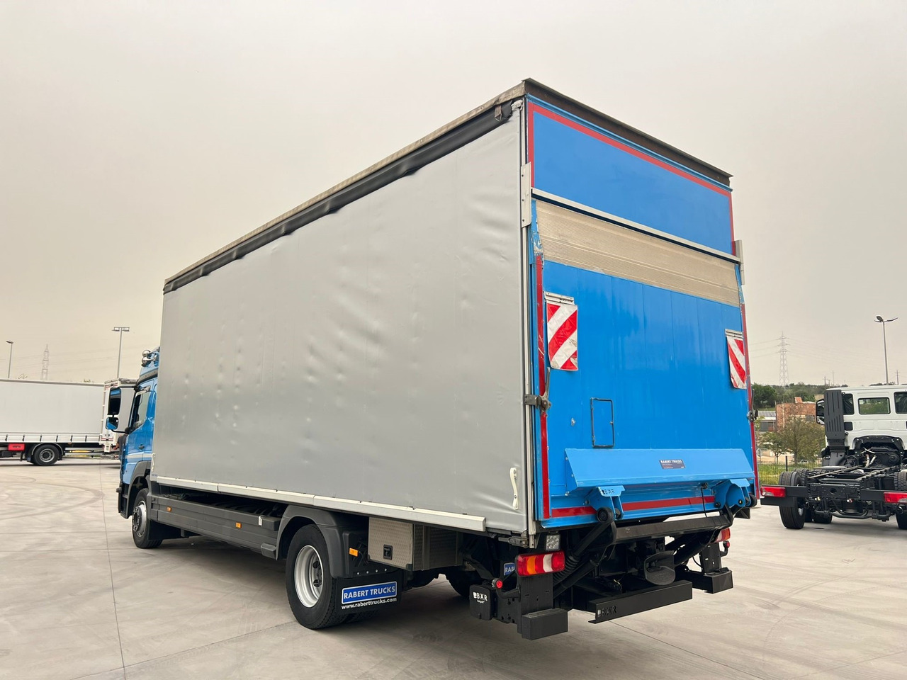 MERCEDES BENZ 13.30L Atego E6 (Tauliner) - Камион со церада: слика 4 MERCEDES BENZ 13.30L Atego E6 (Tauliner) - Камион со церада: слика 4