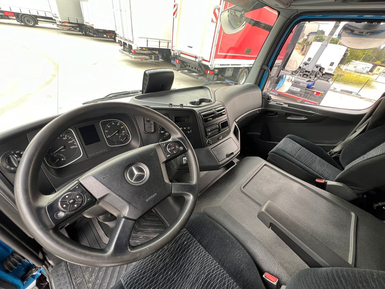MERCEDES BENZ 13.30L Atego E6 (Tauliner) - Камион со церада: слика 5 MERCEDES BENZ 13.30L Atego E6 (Tauliner) - Камион со церада: слика 5