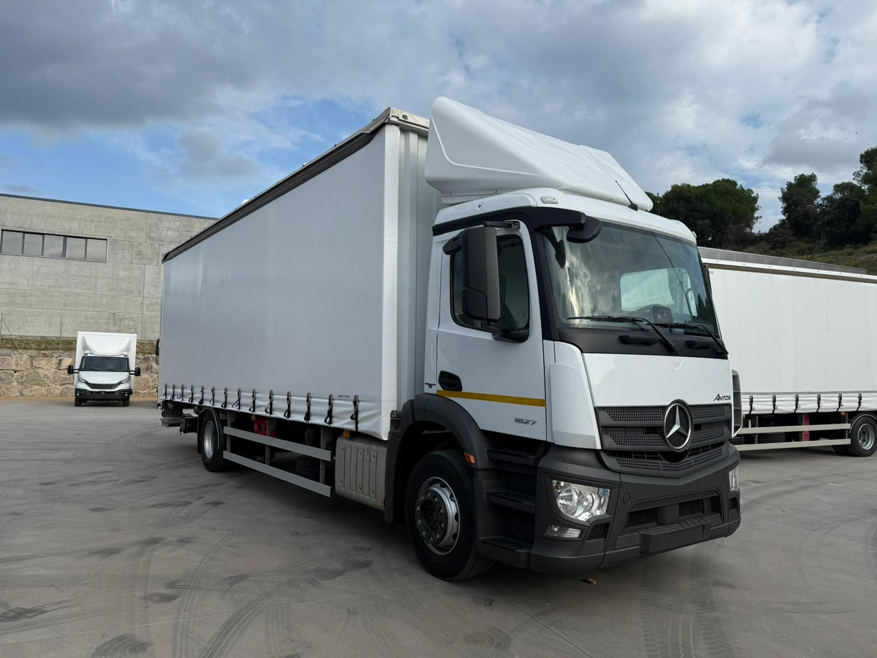 MERCEDES BENZ 18.27 Antos E6 (Tauliner) - Камион со церада: слика 2 MERCEDES BENZ 18.27 Antos E6 (Tauliner) - Камион со церада: слика 2