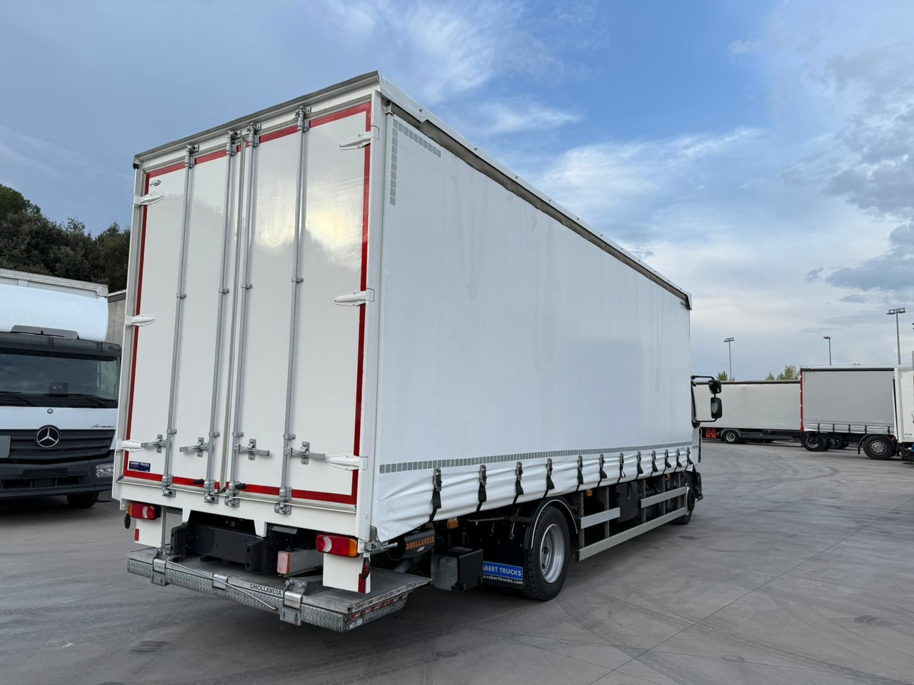RENAULT D12.240 E6 (Tauliner) - Камион со церада: слика 3 RENAULT D12.240 E6 (Tauliner) - Камион со церада: слика 3