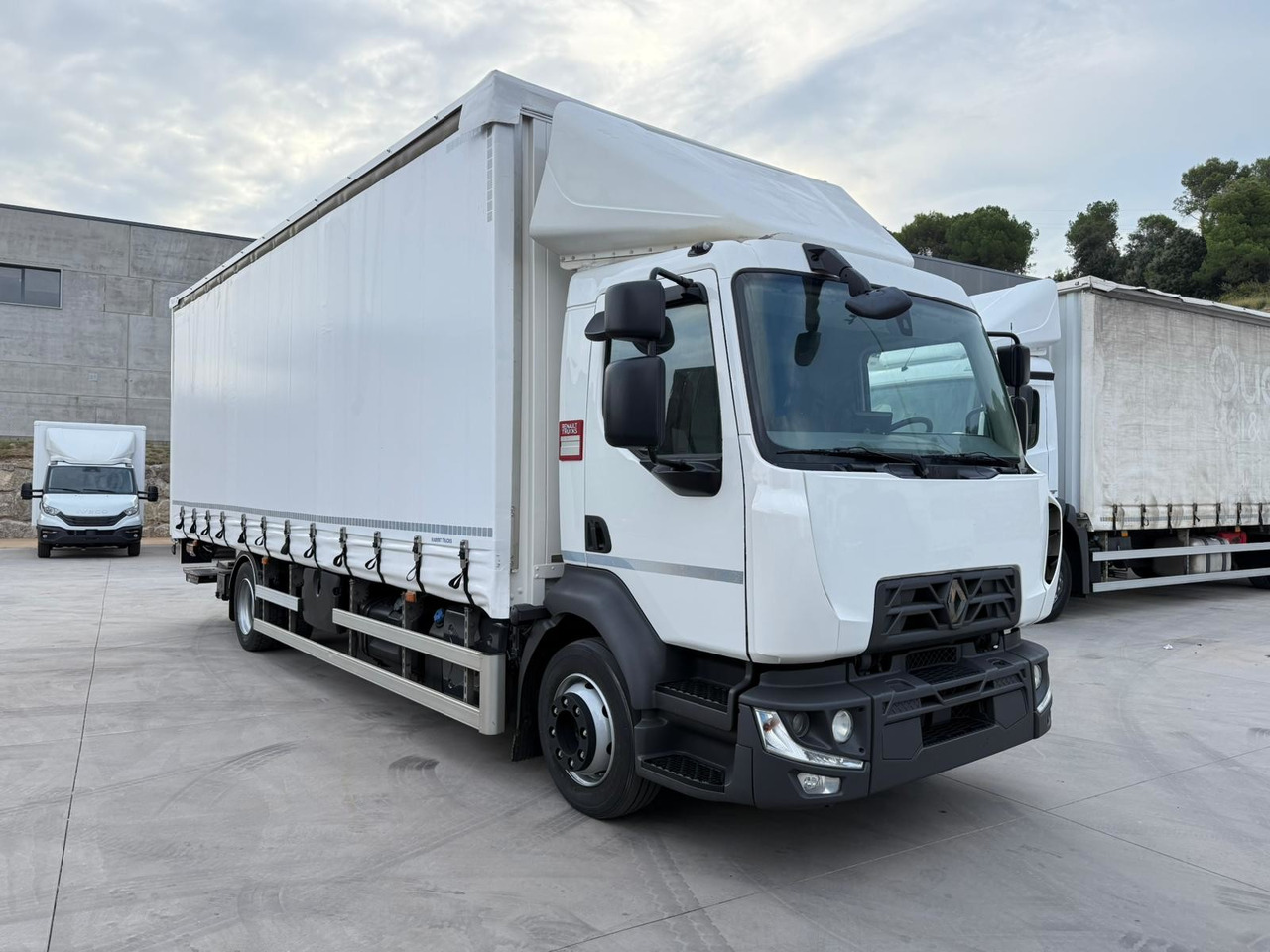RENAULT D12.240 E6 (Tauliner) - Камион со церада: слика 2 RENAULT D12.240 E6 (Tauliner) - Камион со церада: слика 2