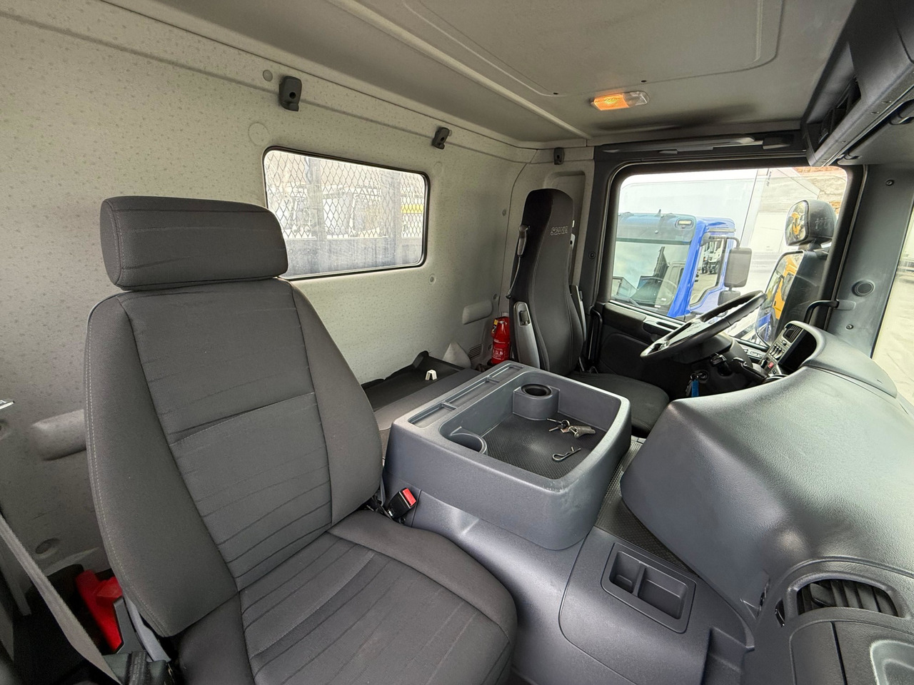 Автотранспортен камион SCANIA P410 E6 (Machinery Carrier): слика 10 Автотранспортен камион SCANIA P410 E6 (Machinery Carrier): слика 10