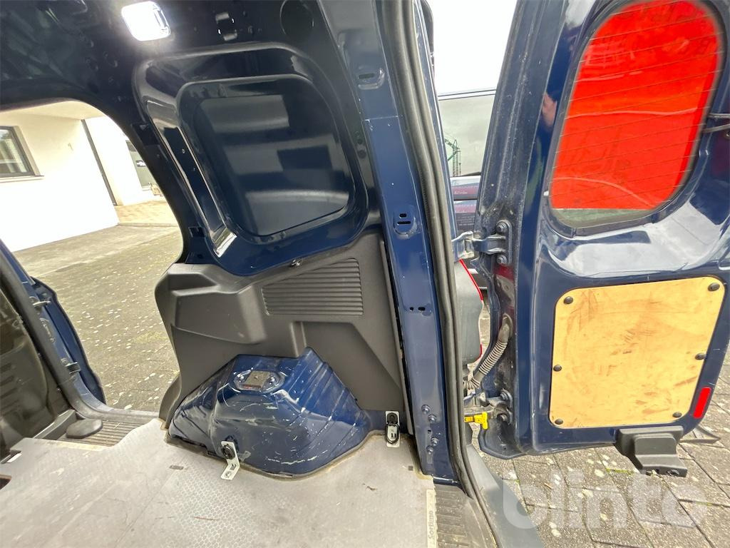 Мало комбе Ford Transit Courier: слика 17