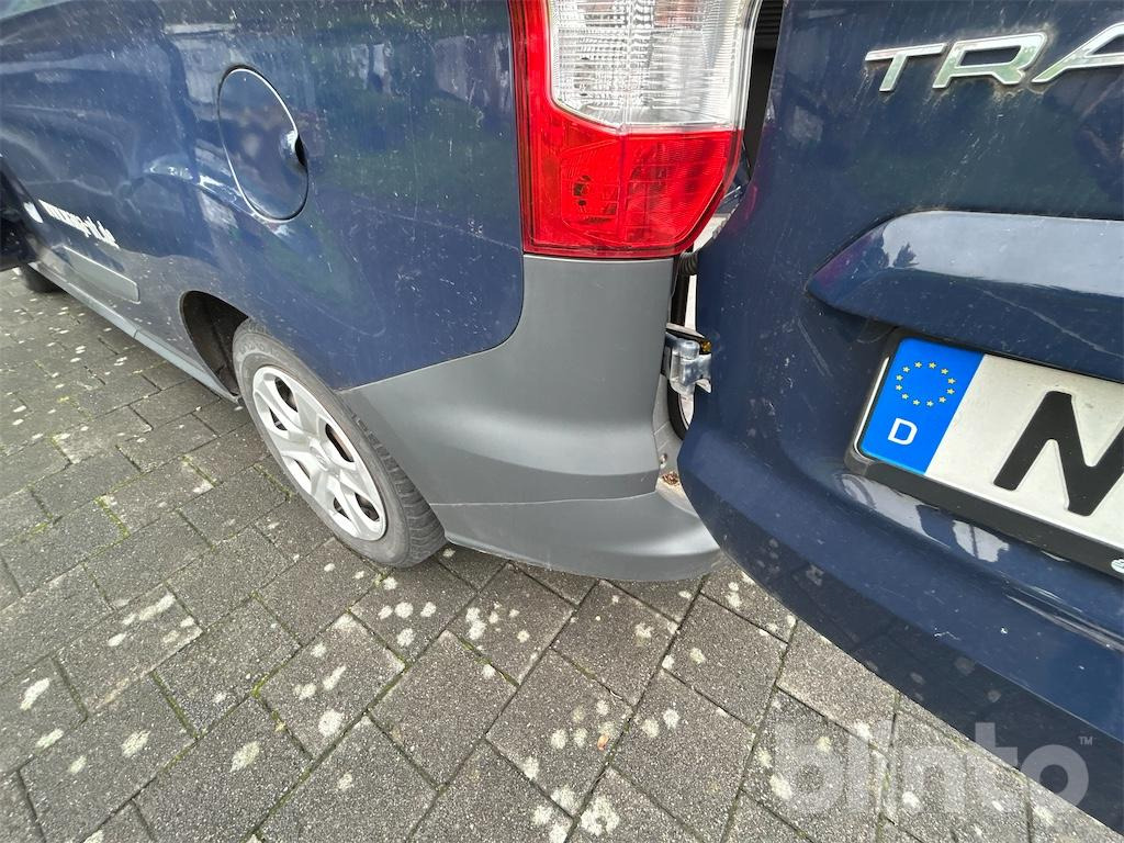 Мало комбе Ford Transit Courier: слика 46