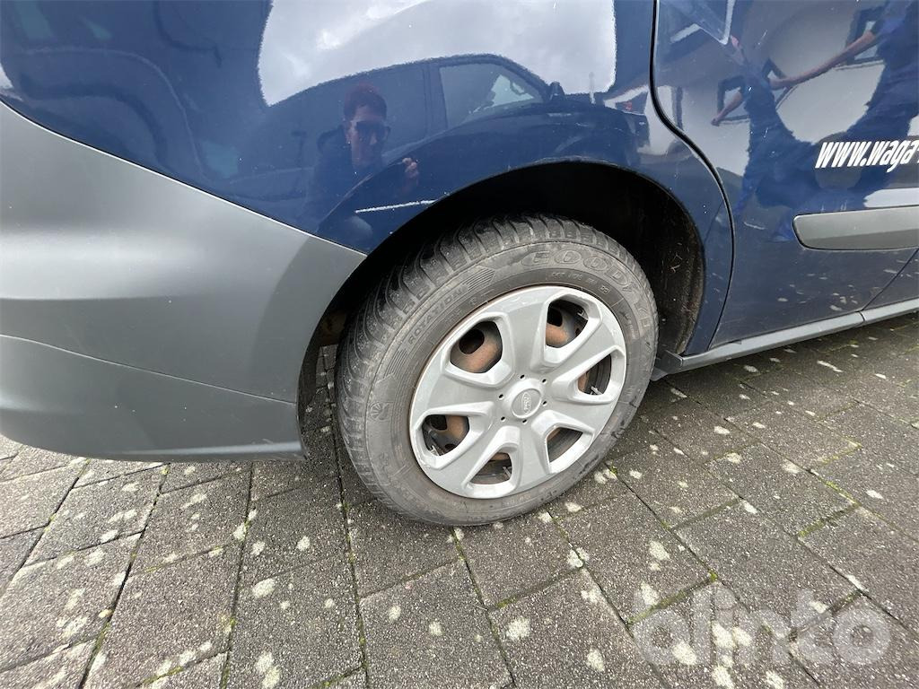 Мало комбе Ford Transit Courier: слика 11