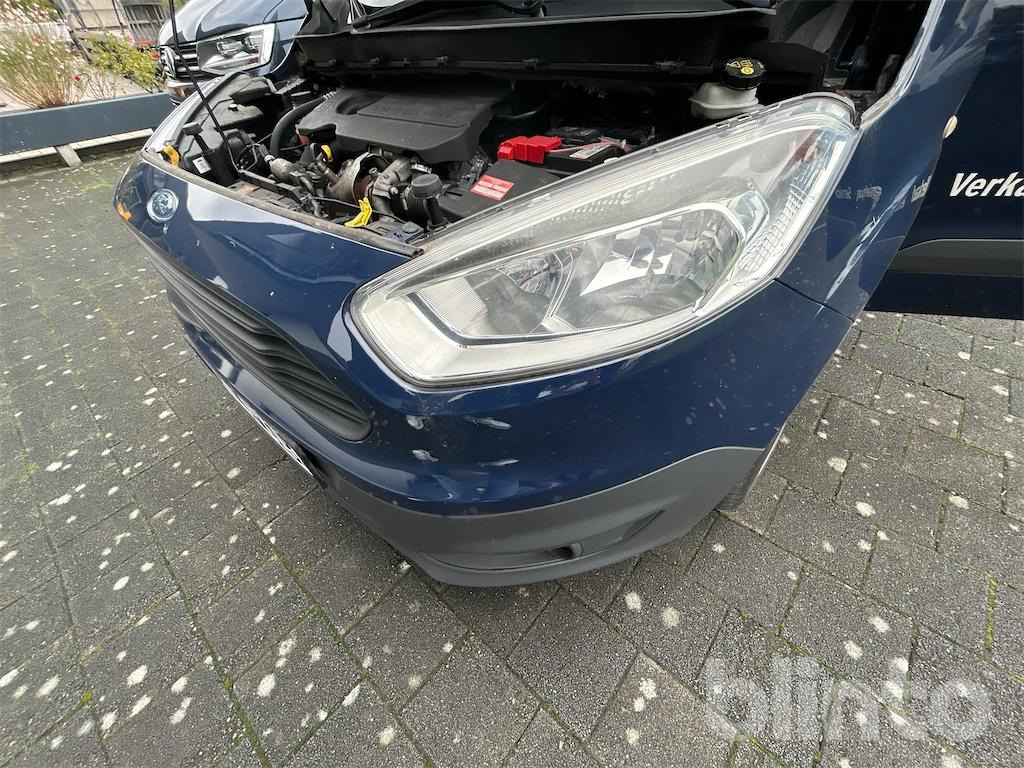 Мало комбе Ford Transit Courier: слика 41