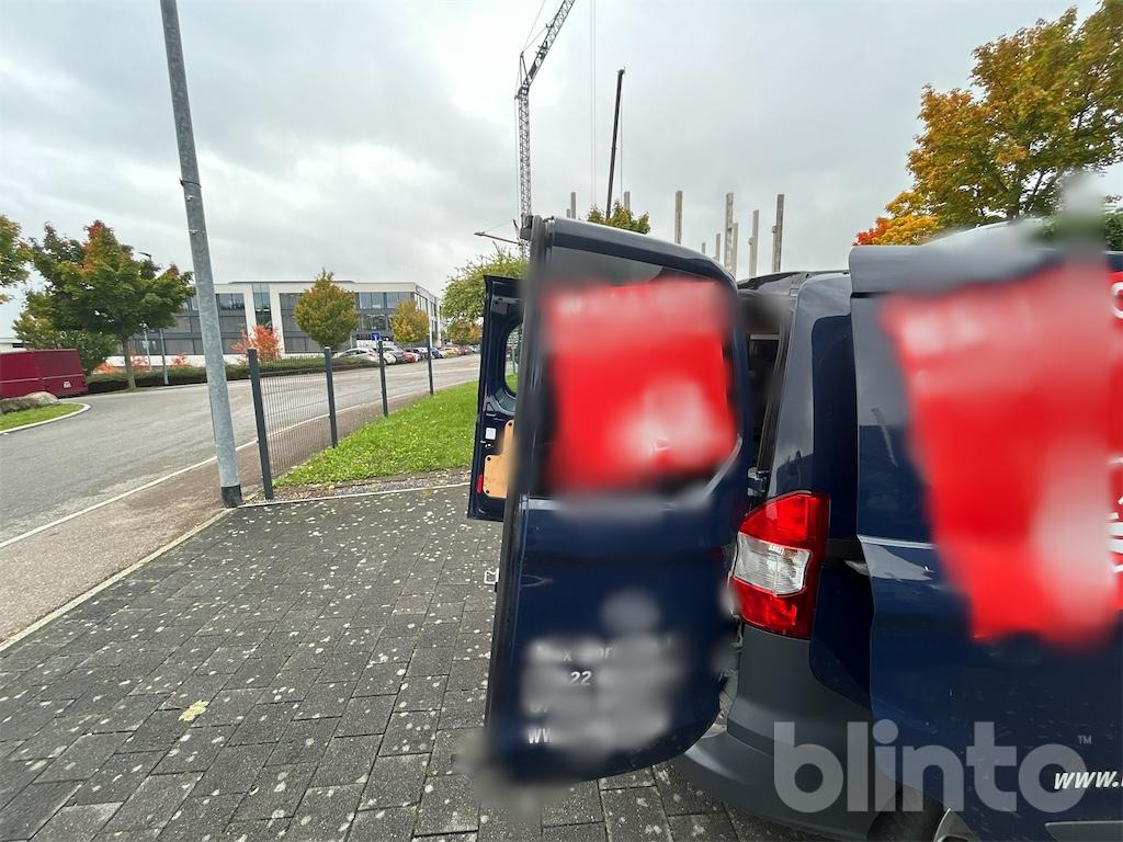 Мало комбе Ford Transit Courier: слика 44