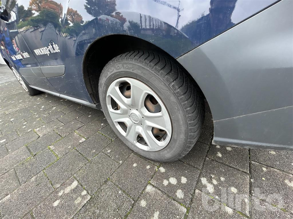 Мало комбе Ford Transit Courier: слика 10