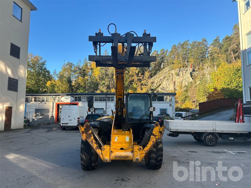 JCB 533 105 Loadall med flera redskap - Телескопски ракувач: слика 2 JCB 533 105 Loadall med flera redskap - Телескопски ракувач: слика 2