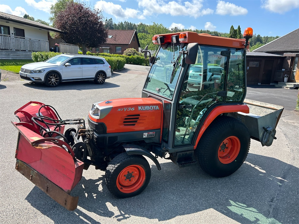 KUBOTA STV 36 med plog och spridare - Мини трактор: слика 5 KUBOTA STV 36 med plog och spridare - Мини трактор: слика 5