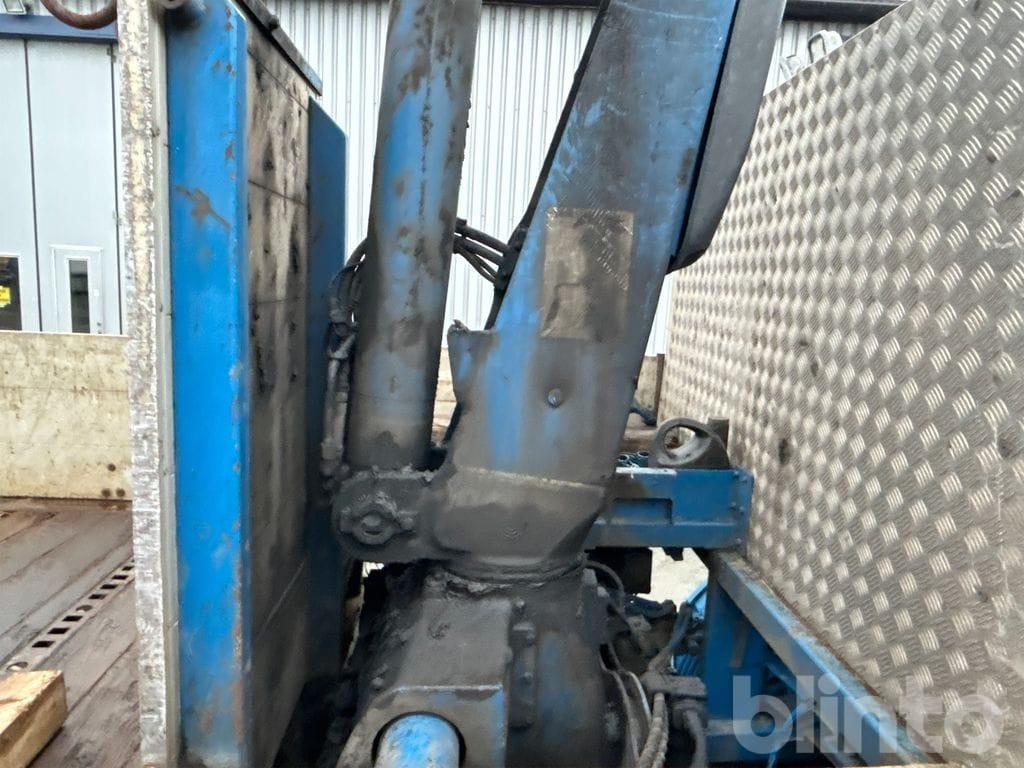 Камион со платформа, Камион со кран SCANIA P420 LB8X2/4 HNA: слика 32