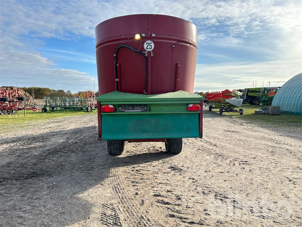Strautmann Verti-Mix 2401 Double (2015) - Вагон за мешање сточна храна: слика 4 Strautmann Verti-Mix 2401 Double (2015) - Вагон за мешање сточна храна: слика 4