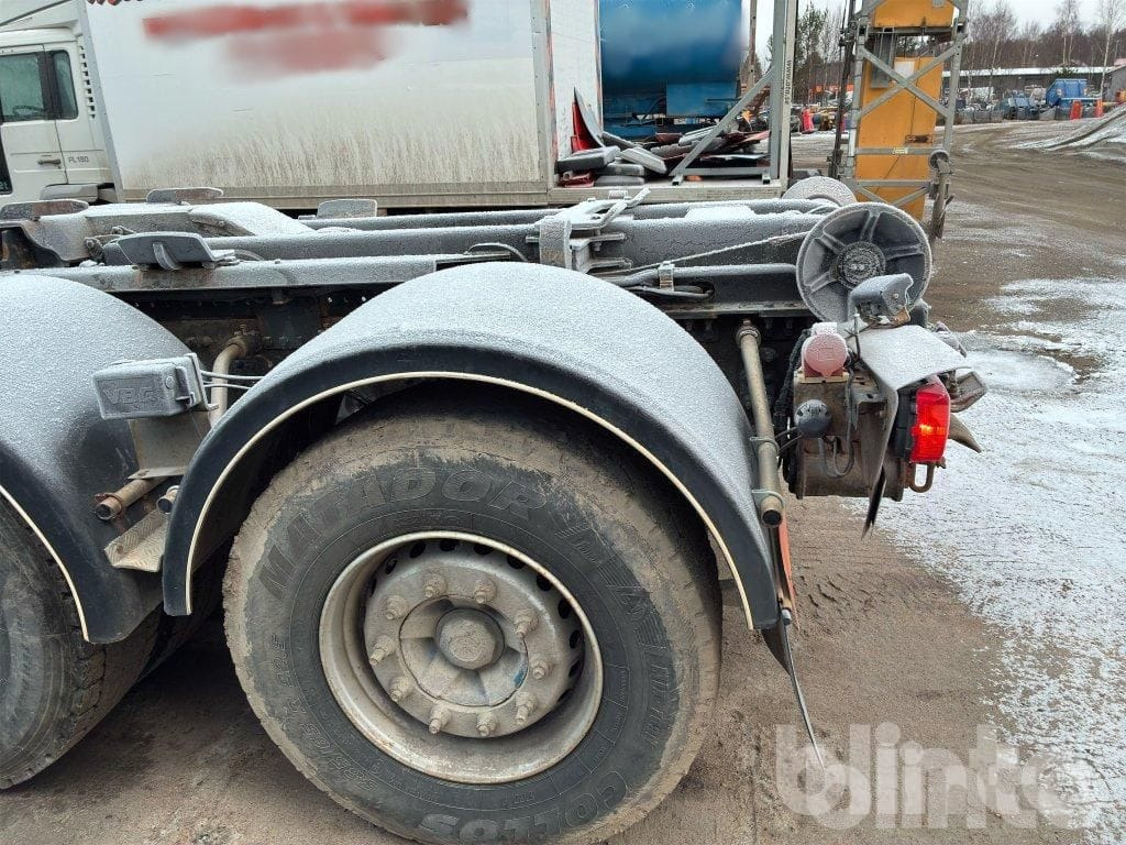 Камион со кука за подигање VOLVO FH 420 6*2: слика 24