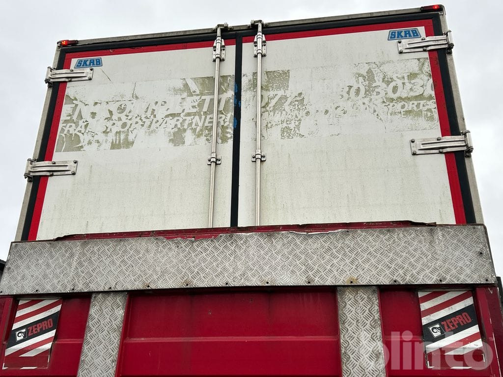 Камион сандучар VOLVO FM 6X2: слика 7