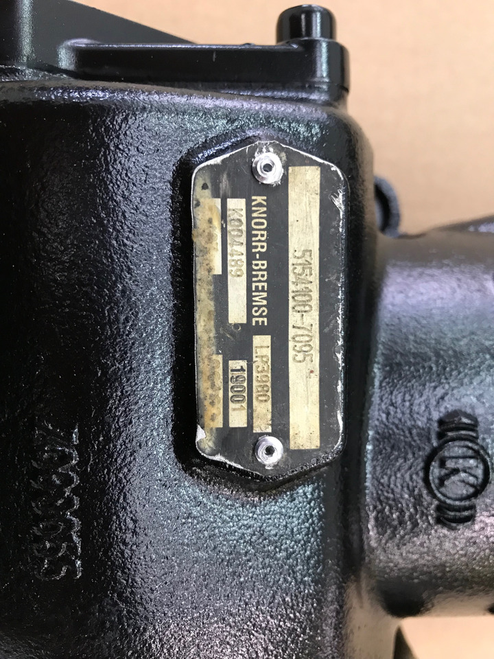 COMPRESSORE ARIA MONOCILINDRICO MAN 51541007095 - Компресор за воздух: слика 3 COMPRESSORE ARIA MONOCILINDRICO MAN 51541007095 - Компресор за воздух: слика 3