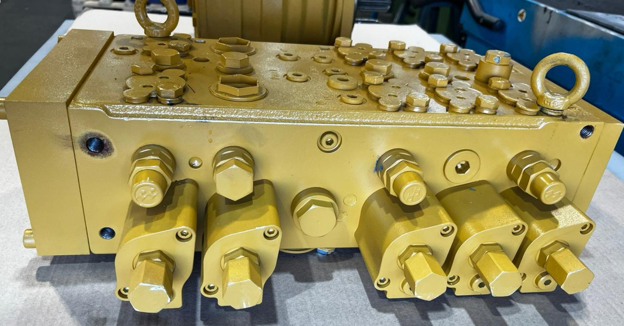 CATERPILLAR 194-7848 Valve GP-Main Control – Genuine Caterpillar Hydraulic Control Valve - Вентил за Багер на тркала: слика 1 CATERPILLAR 194-7848 Valve GP-Main Control – Genuine Caterpillar Hydraulic Control Valve - Вентил за Багер на тркала: слика 1