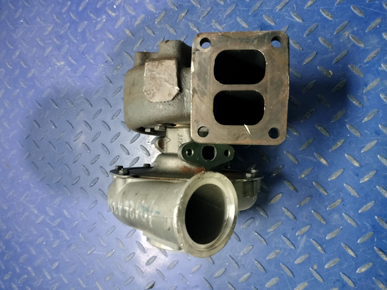 HOLSET Holset HX50-3767758 - Турбо за Камион: слика 1 HOLSET Holset HX50-3767758 - Турбо за Камион: слика 1