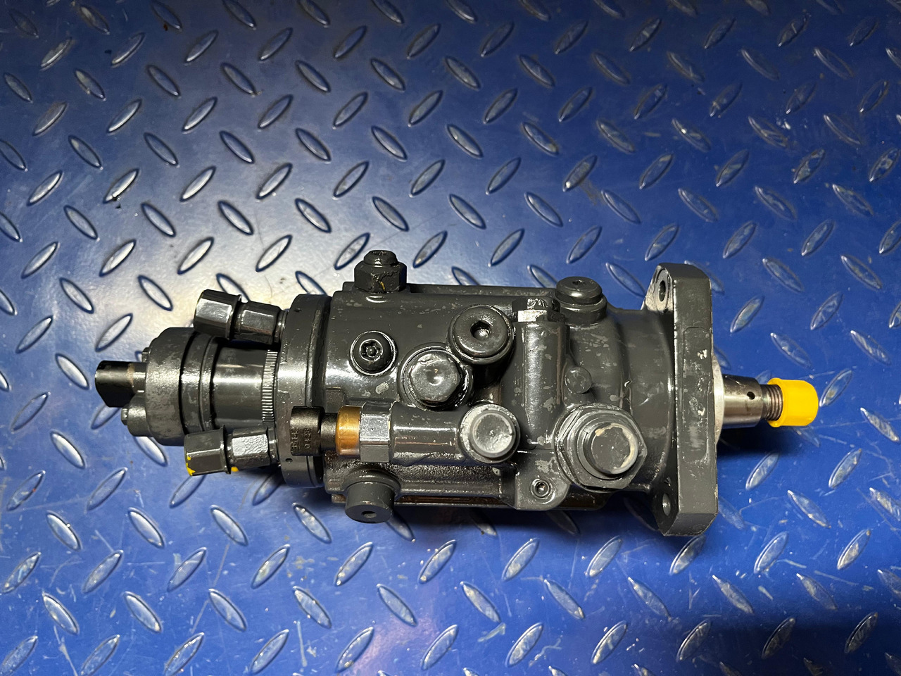 John Deere NEW Injection Pump RE568070 - Мотор и делови за Трактор: слика 1 John Deere NEW Injection Pump RE568070 - Мотор и делови за Трактор: слика 1
