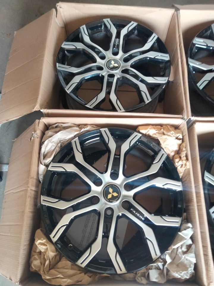 Mitsubishi Pajero L200 20 Zoll original Rims KBA50710 - Бандаж за Автомобил: слика 2 Mitsubishi Pajero L200 20 Zoll original Rims KBA50710 - Бандаж за Автомобил: слика 2