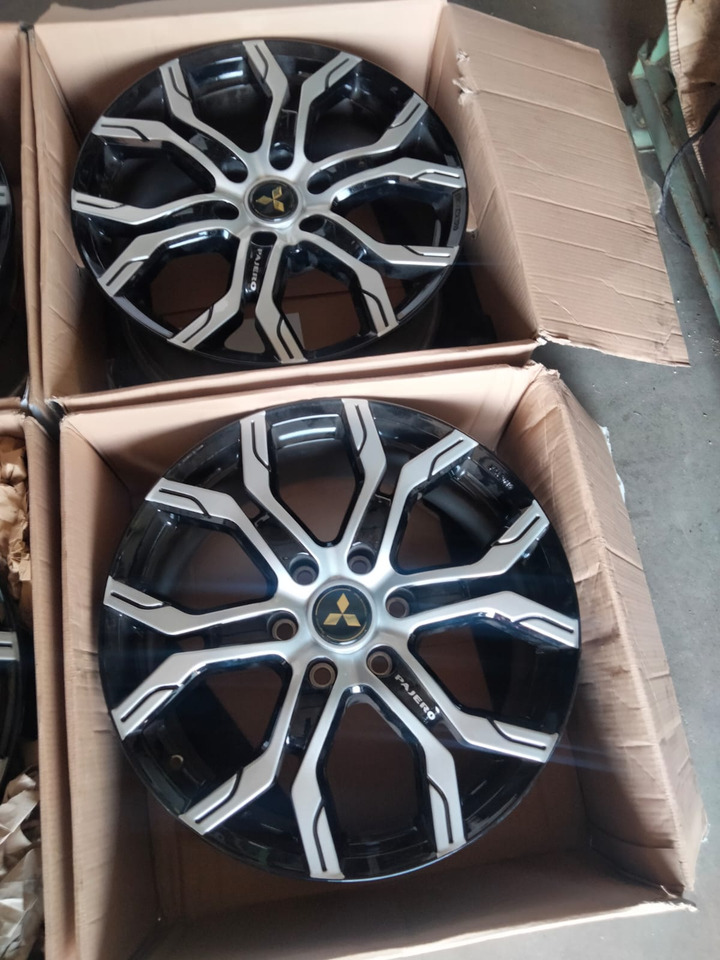 Mitsubishi Pajero L200 20 Zoll original Rims KBA50710 - Бандаж за Автомобил: слика 3 Mitsubishi Pajero L200 20 Zoll original Rims KBA50710 - Бандаж за Автомобил: слика 3