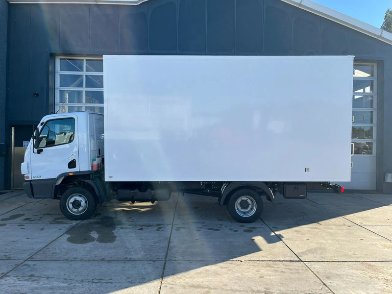 Mercedes-Benz Accelo 915 4x2 Closed Cargo Truck - Камион сандучар: слика 2 Mercedes-Benz Accelo 915 4x2 Closed Cargo Truck - Камион сандучар: слика 2