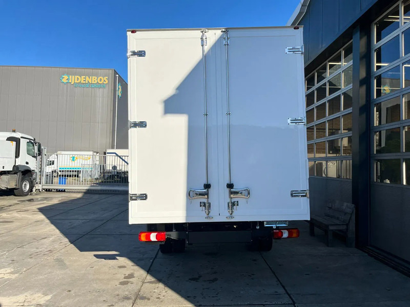 Mercedes-Benz Accelo 915 4x2 Closed Cargo Truck - Камион сандучар: слика 5 Mercedes-Benz Accelo 915 4x2 Closed Cargo Truck - Камион сандучар: слика 5