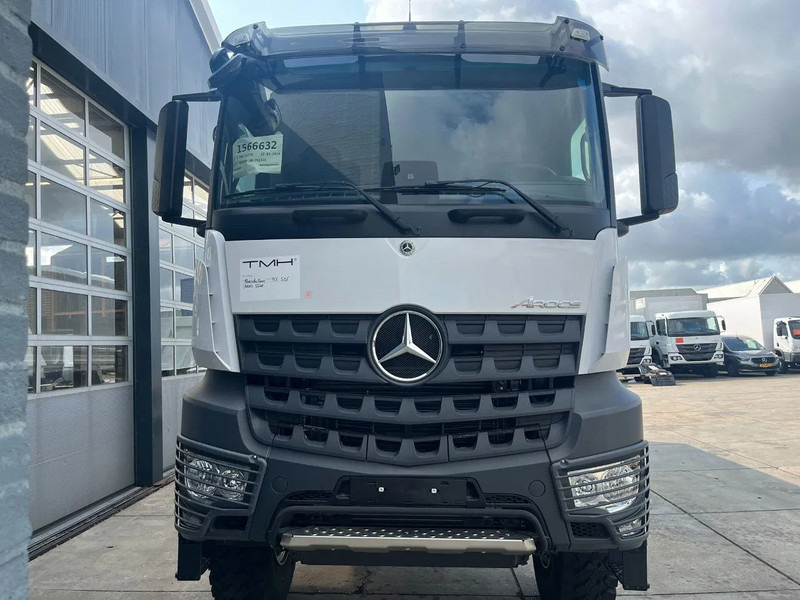 Mercedes-Benz Arocs 3340 A 6x6 Cargo Truck - Камион со церада: слика 4 Mercedes-Benz Arocs 3340 A 6x6 Cargo Truck - Камион со церада: слика 4
