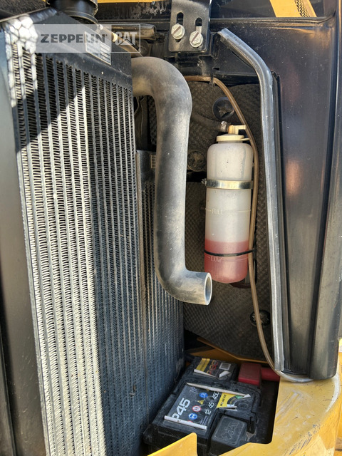 Мини багер Cat 302.7D: слика 16