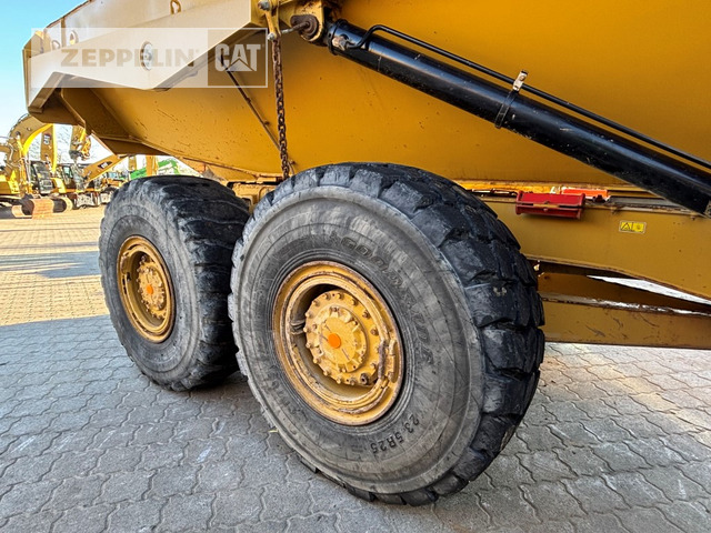 Зглобен истоварувач Cat 725-04A: слика 11