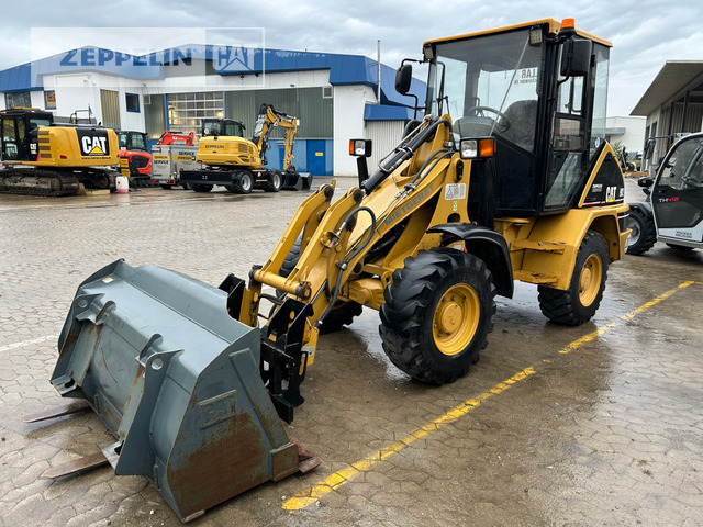 Cat 902 - Натоварувач на тркала: слика 1 Cat 902 - Натоварувач на тркала: слика 1