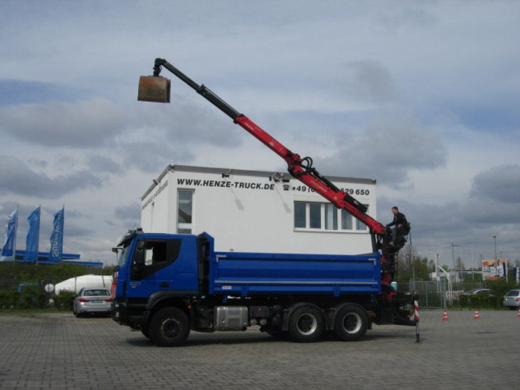 Iveco TRACKER 260T50 6x4 3-Achs Kipper Heckkran Espilo - Кипер, Камион со кран: слика 1 Iveco TRACKER 260T50 6x4 3-Achs Kipper Heckkran Espilo - Кипер, Камион со кран: слика 1
