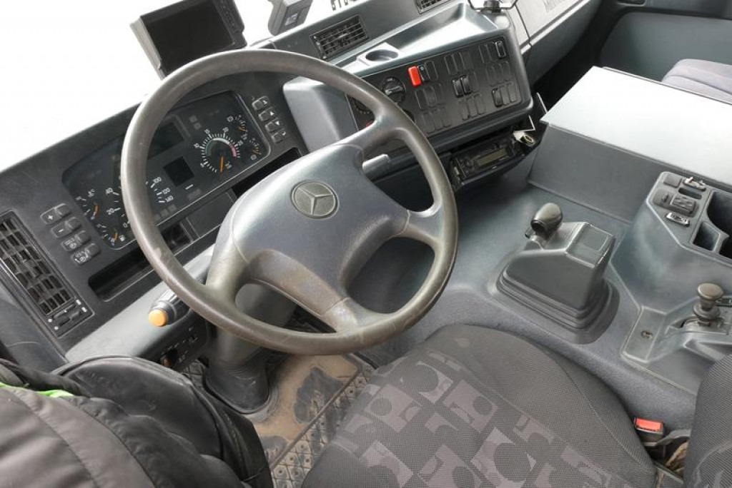 MERCEDES-BENZ Actros 3235 B 8x4 Betonmischer Stetter 9m³ -Deutsch - Камион: слика 5 MERCEDES-BENZ Actros 3235 B 8x4 Betonmischer Stetter 9m³ -Deutsch - Камион: слика 5