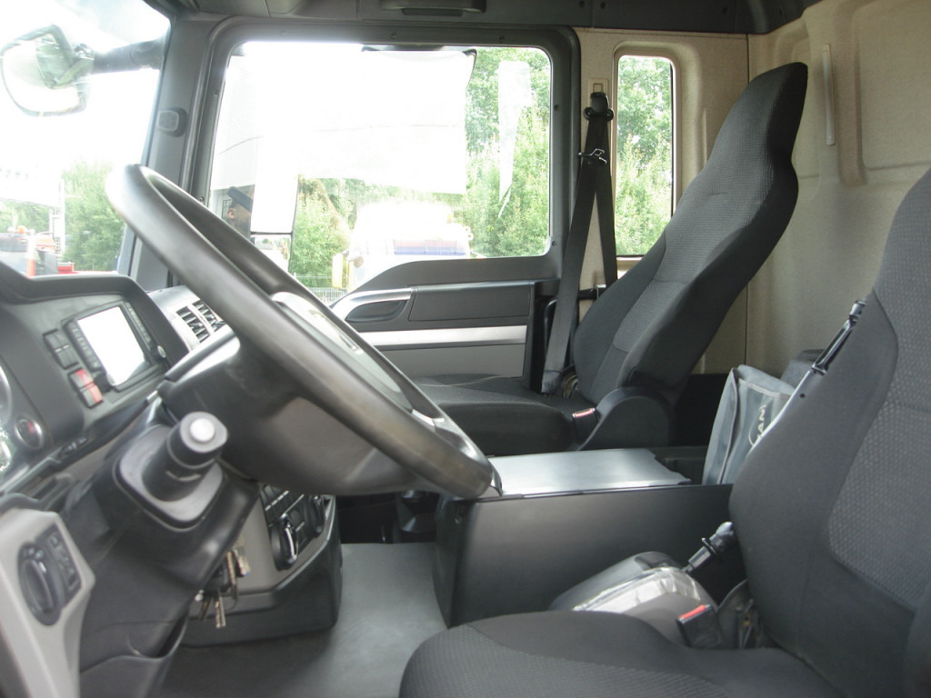 Лизинг на MAN TG-S 35.460 8x6 4 Achs Muldenkipper Meiller 18m³ MAN TG-S 35.460 8x6 4 Achs Muldenkipper Meiller 18m³: слика 13 Лизинг на MAN TG-S 35.460 8x6 4 Achs Muldenkipper Meiller 18m³ MAN TG-S 35.460 8x6 4 Achs Muldenkipper Meiller 18m³: слика 13