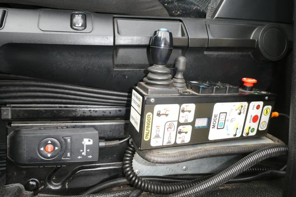 MERCEDES-BENZ Actros neu 2546 L 6x2 Abrollkipper Lenk-Lift Achse - Камион со кука за подигање: слика 4 MERCEDES-BENZ Actros neu 2546 L 6x2 Abrollkipper Lenk-Lift Achse - Камион со кука за подигање: слика 4