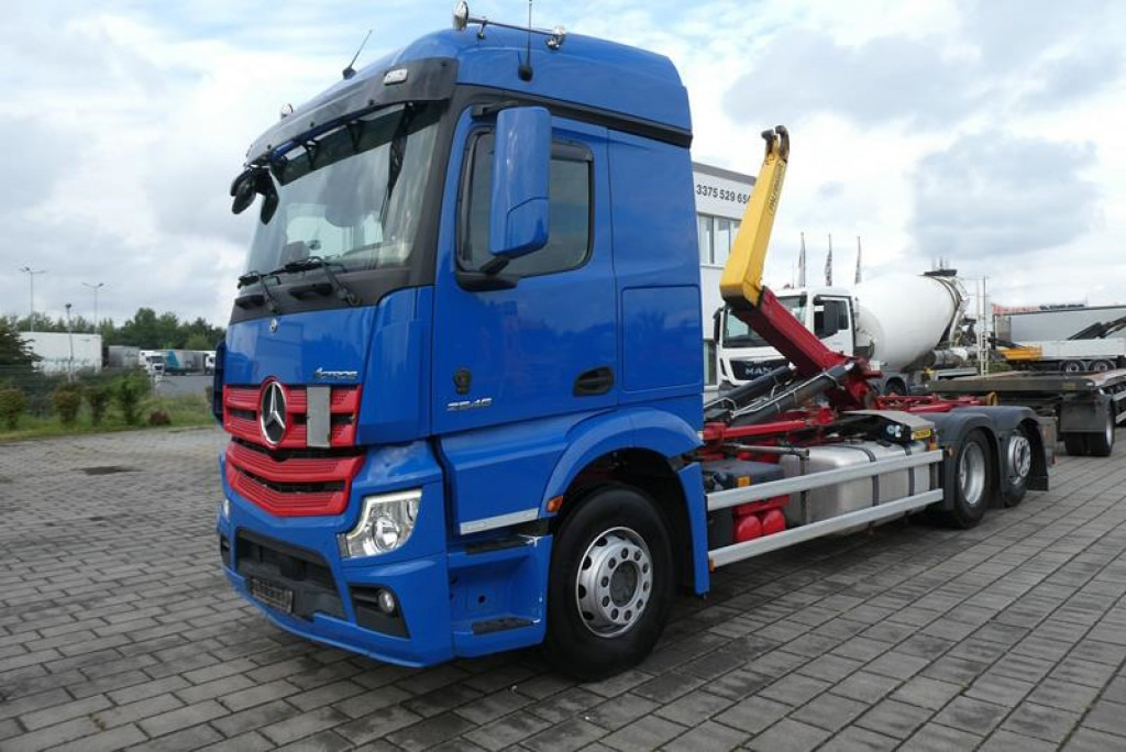 MERCEDES-BENZ Actros neu 2546 L 6x2 Abrollkipper Lenk-Lift Achse - Камион со кука за подигање: слика 1 MERCEDES-BENZ Actros neu 2546 L 6x2 Abrollkipper Lenk-Lift Achse - Камион со кука за подигање: слика 1