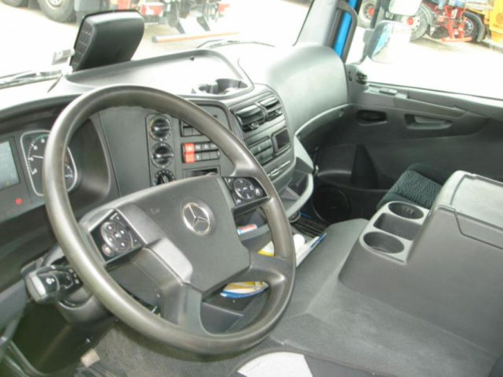 MERCEDES-BENZ Atego 1524 K Absetzkipper TOP +Funkfernbed. - Камион за подигање контејнери: слика 4 MERCEDES-BENZ Atego 1524 K Absetzkipper TOP +Funkfernbed. - Камион за подигање контејнери: слика 4