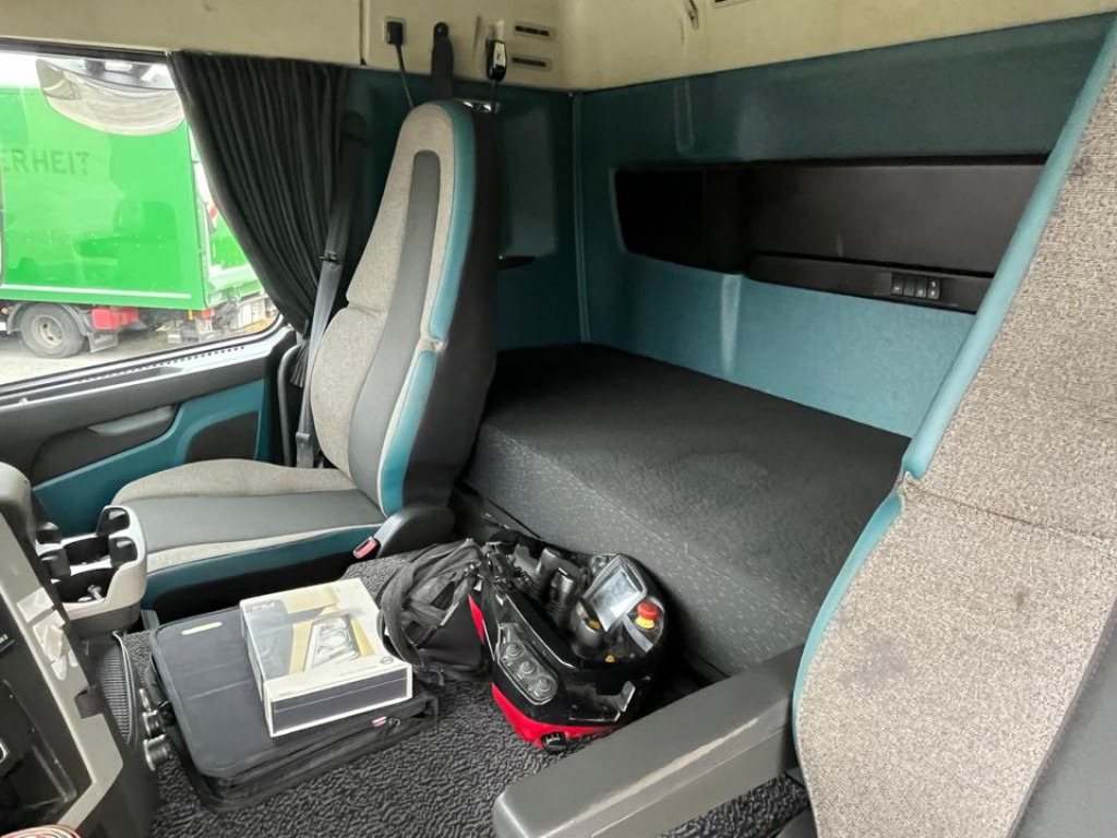 VOLVO (S) Truck FM 420 6x2 Pritsche Heckkran 27m t,Funk,Jib ,E6 - Камион со платформа, Камион со кран: слика 3 VOLVO (S) Truck FM 420 6x2 Pritsche Heckkran 27m t,Funk,Jib ,E6 - Камион со платформа, Камион со кран: слика 3