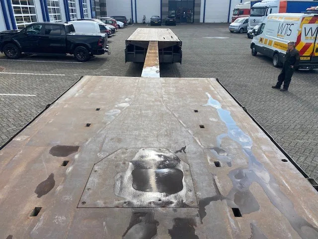 Floor robuuste vlakke oplegger ,uitschuifbaar, ,stuurassen, 20 mtr met stalen bodem/frame. kranenprofiel. - Полуприколка платформа: слика 3 Floor robuuste vlakke oplegger ,uitschuifbaar, ,stuurassen, 20 mtr met stalen bodem/frame. kranenprofiel. - Полуприколка платформа: слика 3