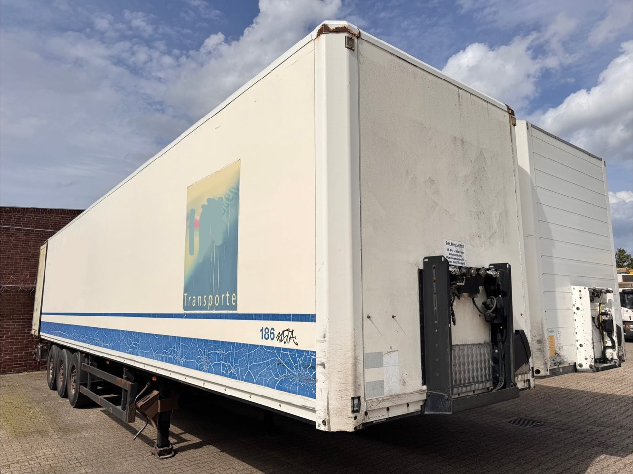 Kögel SPKH 24 Koffer 3-Achser - Полуприколка сандучар: слика 1 Kögel SPKH 24 Koffer 3-Achser - Полуприколка сандучар: слика 1