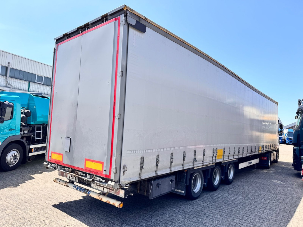 Krone SD Curtainsider MEGA Jumbo XL Zert Getränke etc - Полуприколка со церада: слика 2 Krone SD Curtainsider MEGA Jumbo XL Zert Getränke etc - Полуприколка со церада: слика 2