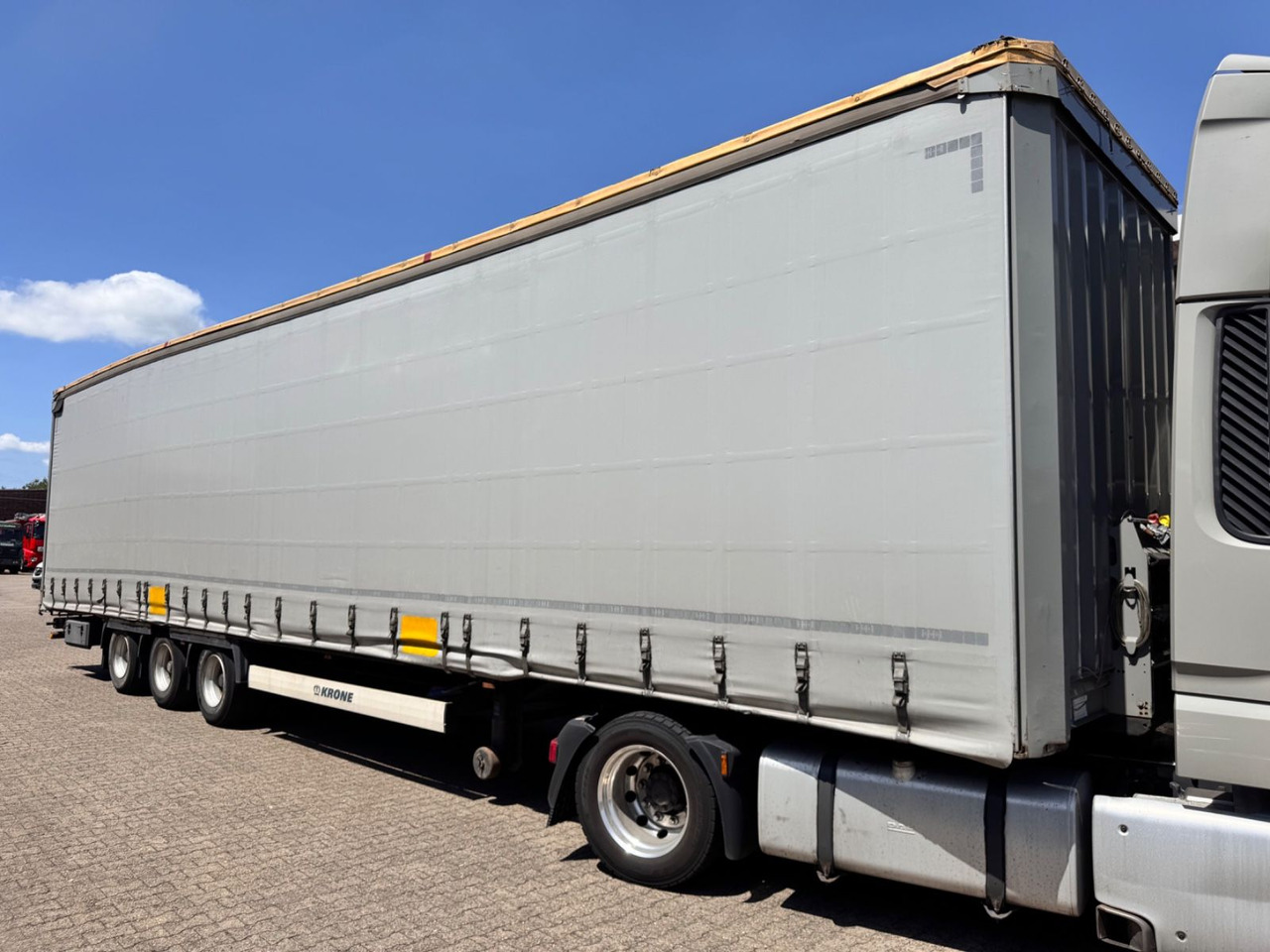 Krone SD Curtainsider MEGA Jumbo XL Zert Getränke etc - Полуприколка со церада: слика 1 Krone SD Curtainsider MEGA Jumbo XL Zert Getränke etc - Полуприколка со церада: слика 1