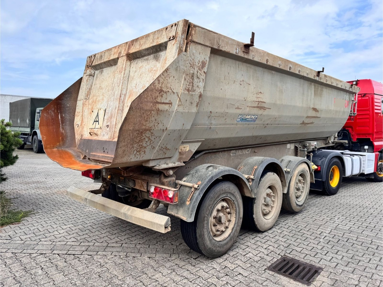 Menci SA700R Kipper Mulde 27m³ Lift Stahl Stück - Кипер полуприколка: слика 5 Menci SA700R Kipper Mulde 27m³ Lift Stahl Stück - Кипер полуприколка: слика 5