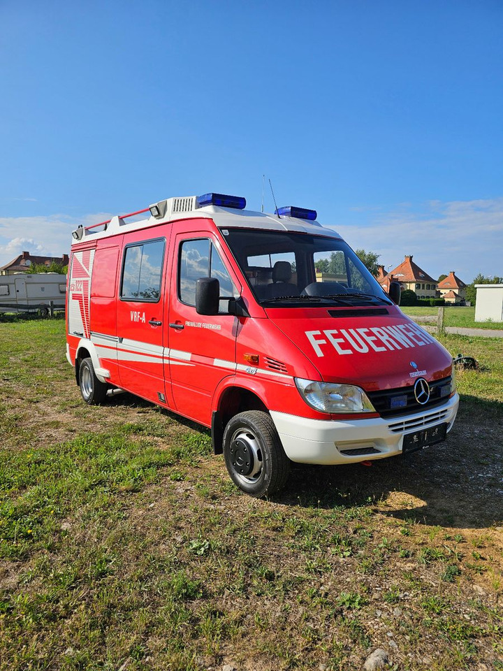 Mercedes-Benz Allrad Sprinter 416 Feuerwehr 4x4 VAN - Комбе: слика 1 Mercedes-Benz Allrad Sprinter 416 Feuerwehr 4x4 VAN - Комбе: слика 1