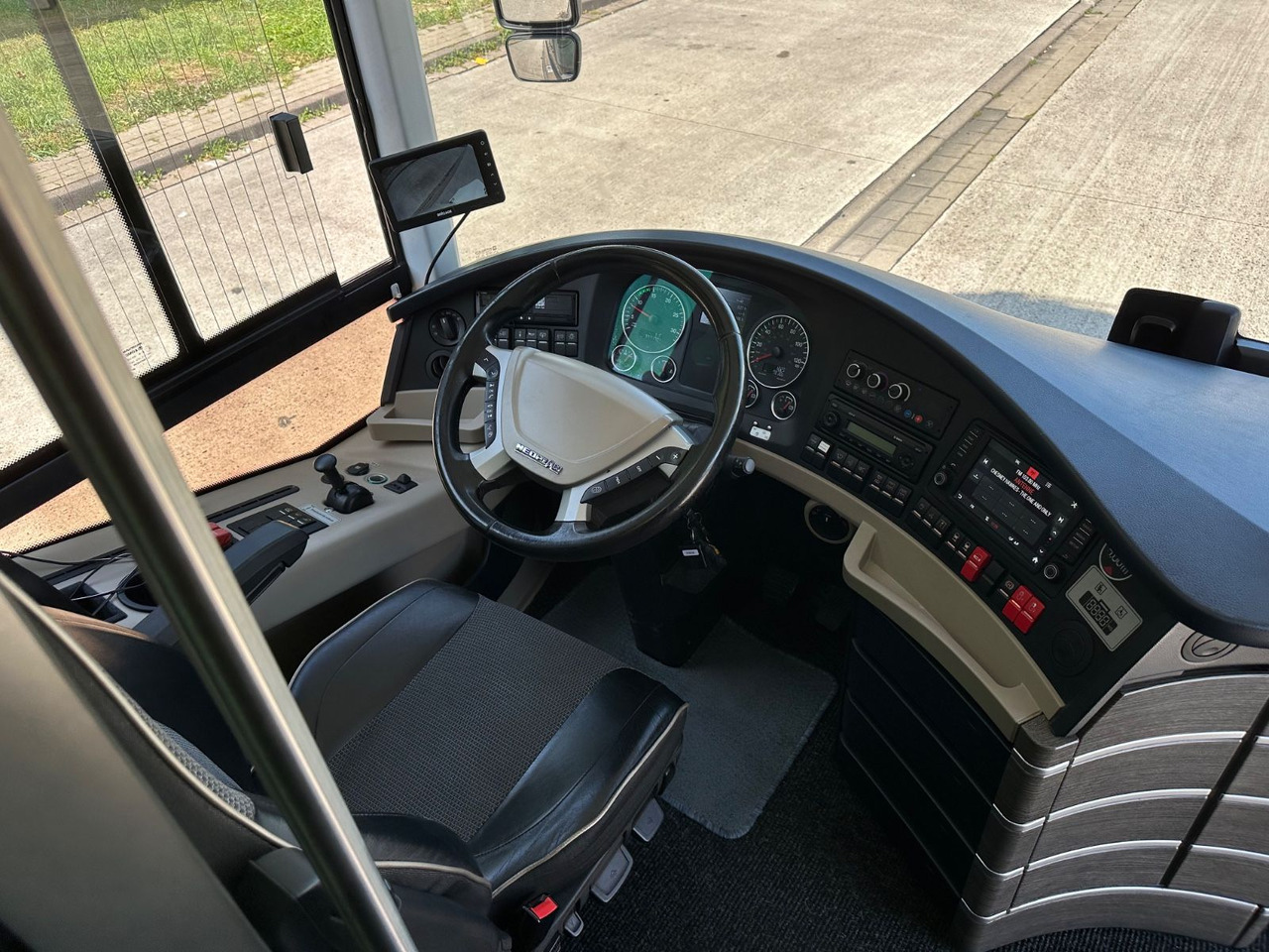 Neoplan P06 Skyliner L (83 Sitze*TOP*Motor Neu*Panorama) - Двокатен автобус: слика 5 Neoplan P06 Skyliner L (83 Sitze*TOP*Motor Neu*Panorama) - Двокатен автобус: слика 5