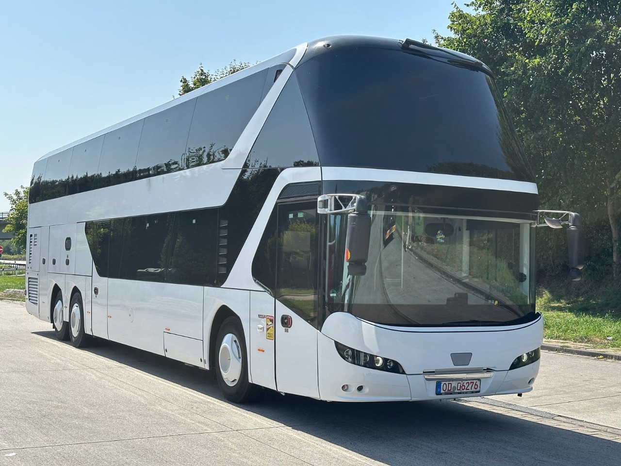 Neoplan P06 Skyliner L (83 Sitze*TOP*Motor Neu*Panorama) - Двокатен автобус: слика 2 Neoplan P06 Skyliner L (83 Sitze*TOP*Motor Neu*Panorama) - Двокатен автобус: слика 2