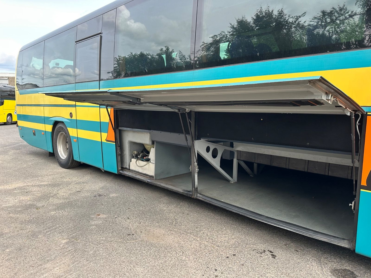 Neoplan P25 Trendliner 3516ÜC Klimaanlage*WC*57 Sitze Neoplan P25 Trendliner 3516ÜC Klimaanlage*WC*57 Sitze - Патнички вагон автобус: слика 4 Neoplan P25 Trendliner 3516ÜC Klimaanlage*WC*57 Sitze Neoplan P25 Trendliner 3516ÜC Klimaanlage*WC*57 Sitze - Патнички вагон автобус: слика 4