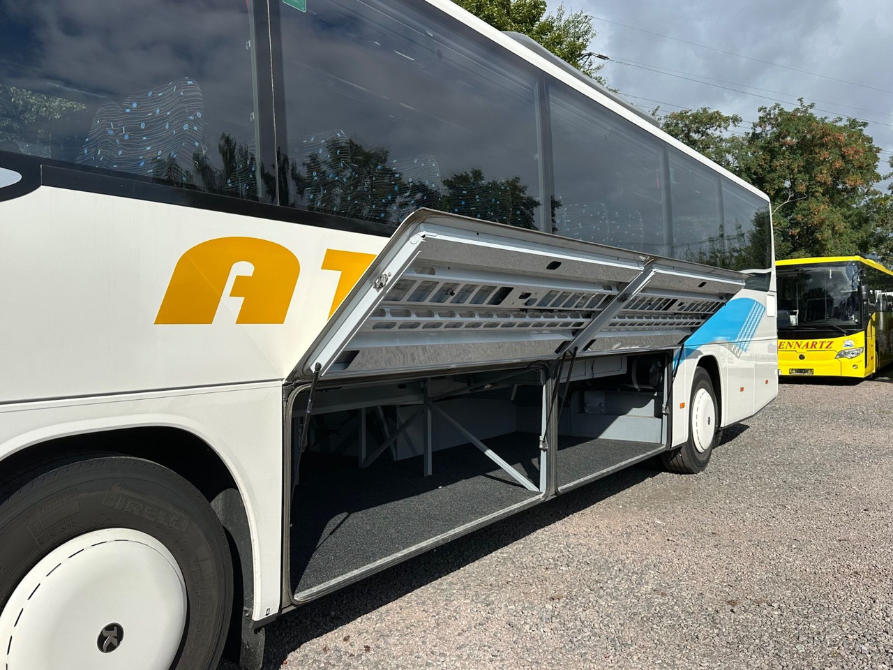 Setra S 415 UL GT (56 SchlafSitze*326 tKm*Schalt*TOP) - Приградски автобус: слика 4 Setra S 415 UL GT (56 SchlafSitze*326 tKm*Schalt*TOP) - Приградски автобус: слика 4