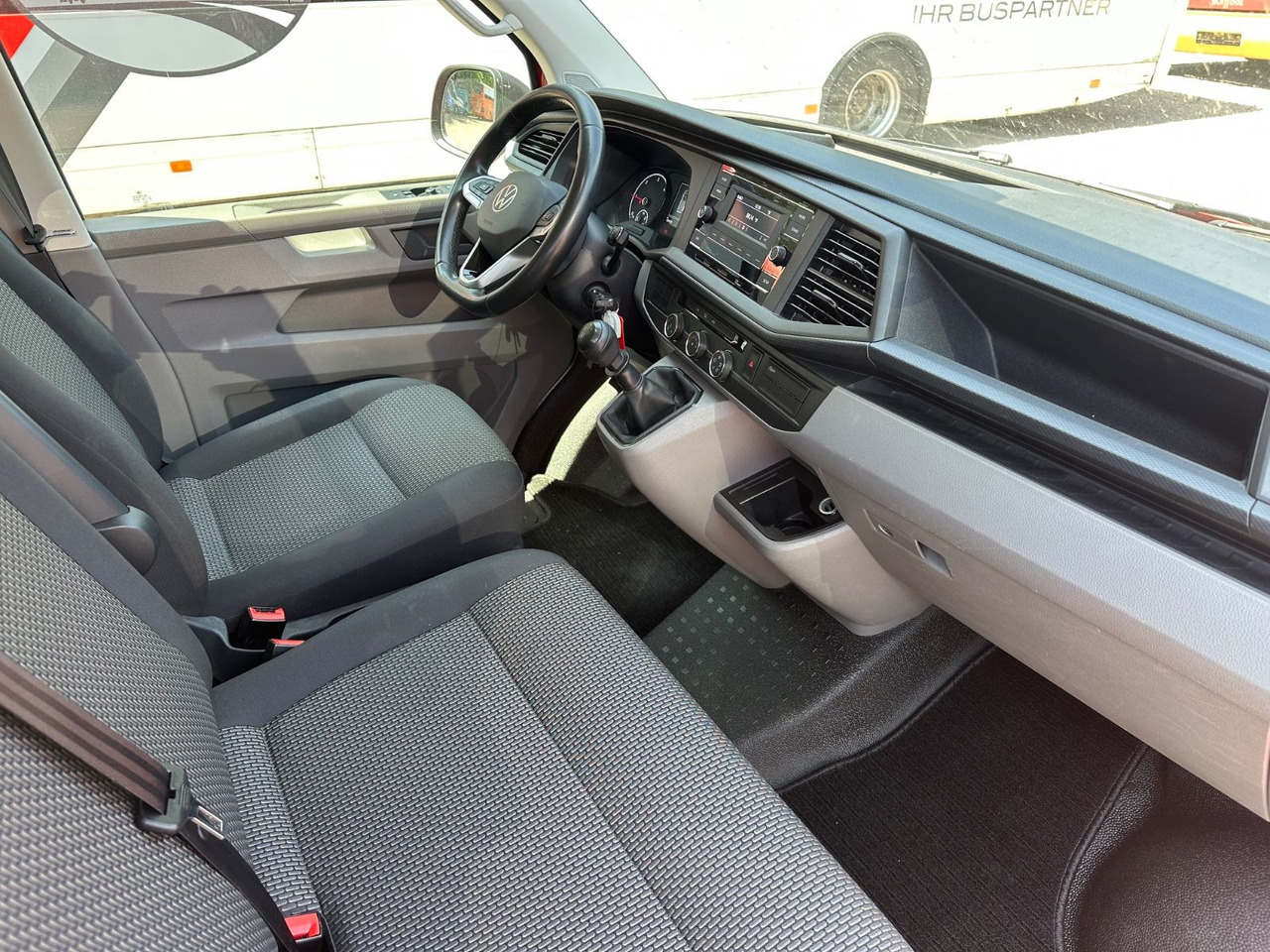 Volkswagen T6 Kombi (PDC Hi*ACC*StandHz*9 Sitzer*AC) - Патничко комбе: слика 5 Volkswagen T6 Kombi (PDC Hi*ACC*StandHz*9 Sitzer*AC) - Патничко комбе: слика 5