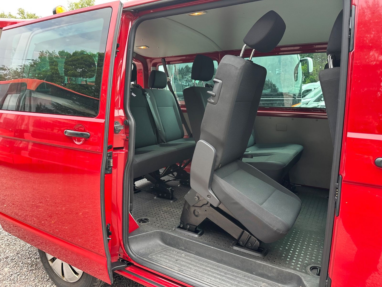 Volkswagen T6 Kombi (PDC Hi*ACC*StandHz*9 Sitzer*AC) - Патничко комбе: слика 5 Volkswagen T6 Kombi (PDC Hi*ACC*StandHz*9 Sitzer*AC) - Патничко комбе: слика 5