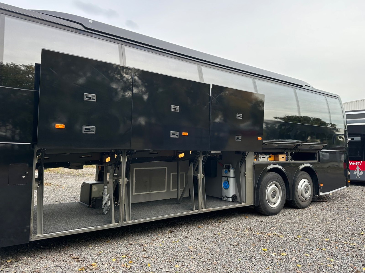 Volvo 9700 HD 6x2 Euro 5(9900*416 HD*Tourismo RHD-M) - Патнички вагон автобус: слика 3 Volvo 9700 HD 6x2 Euro 5(9900*416 HD*Tourismo RHD-M) - Патнички вагон автобус: слика 3